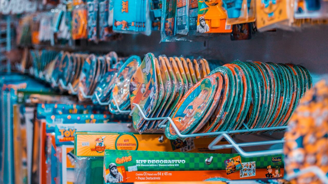 expositor de artigos de festas para loja de bazar e utilidades