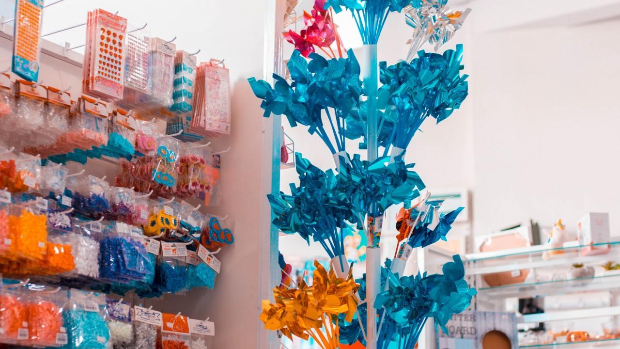 expositor de artigos de festas para loja de bazar e utilidades