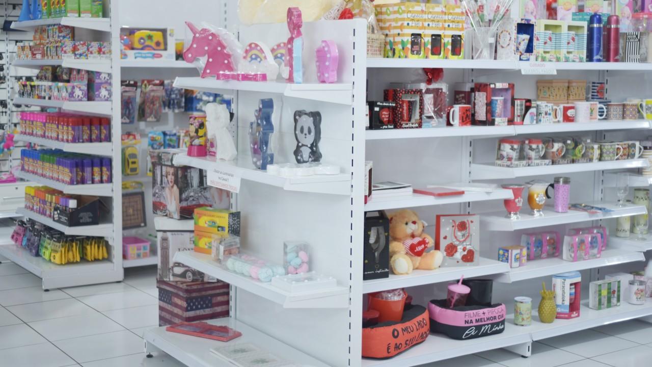 gôndolas e mobiliário para loja de bazar e utilidades