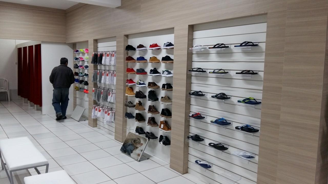 prateleiras para loja de calçados