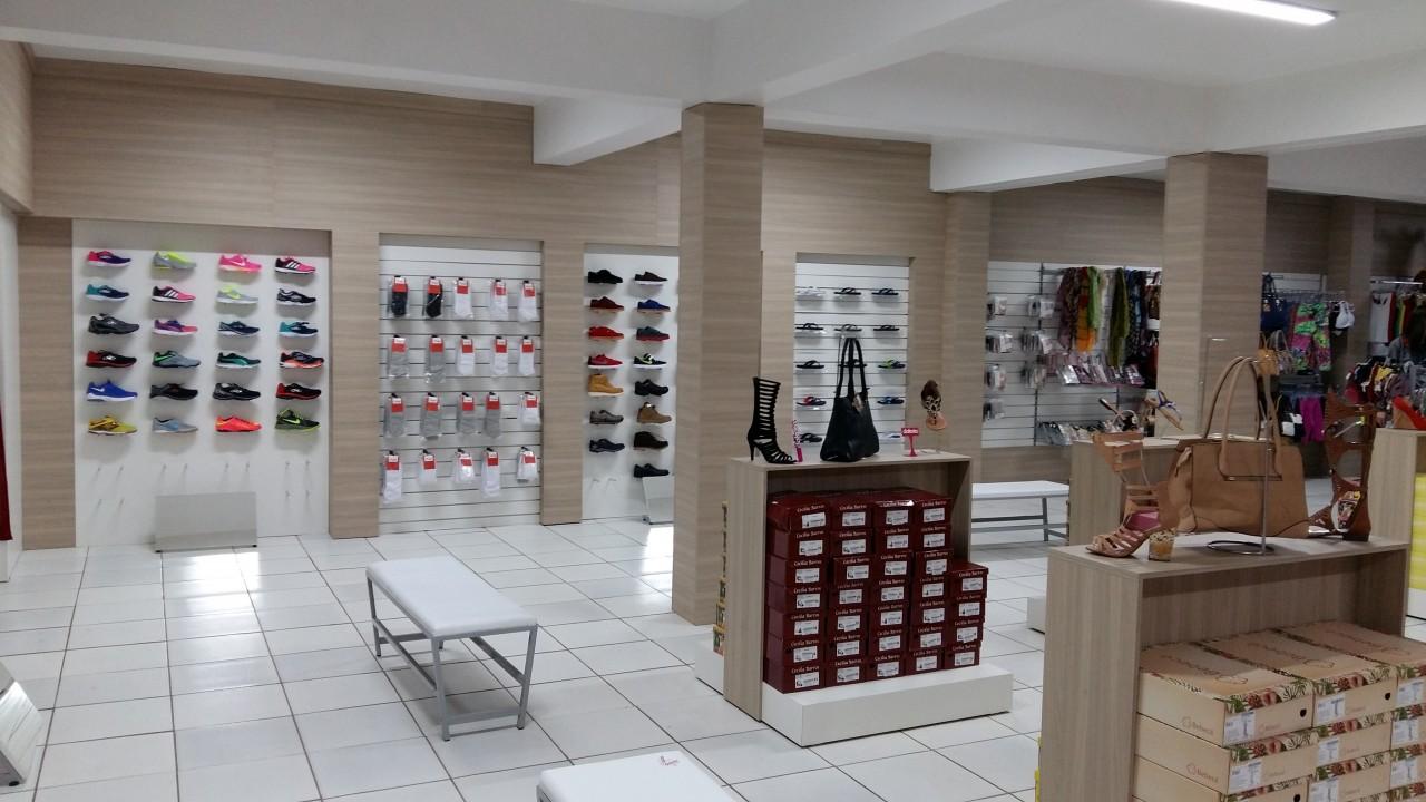mobiliário e expositor para loja de calçados
