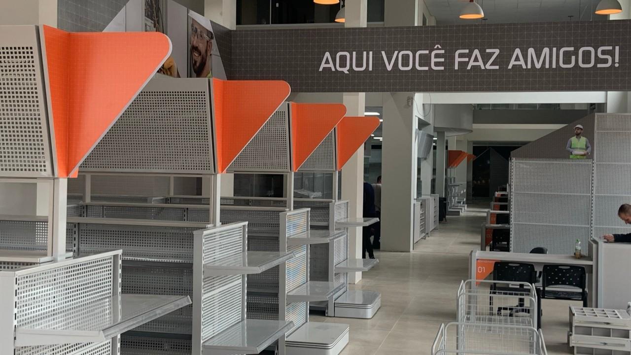 Gôndolas e Prateleiras para loja de ferragens