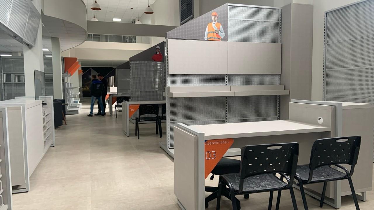 Gôndolas e Prateleiras para loja de ferragens