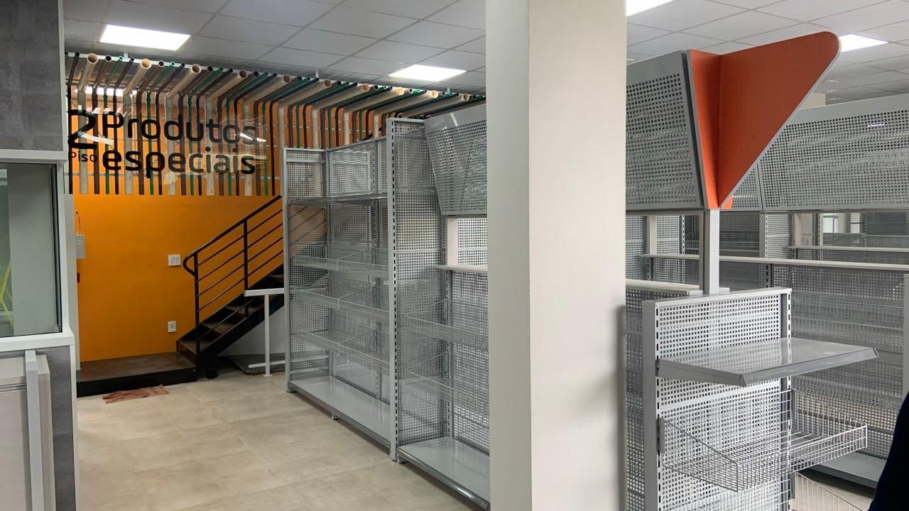 Gôndolas e Prateleiras para loja de ferragens