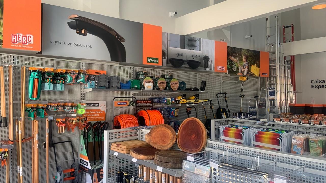 Gôndolas e Prateleiras para loja de ferragens