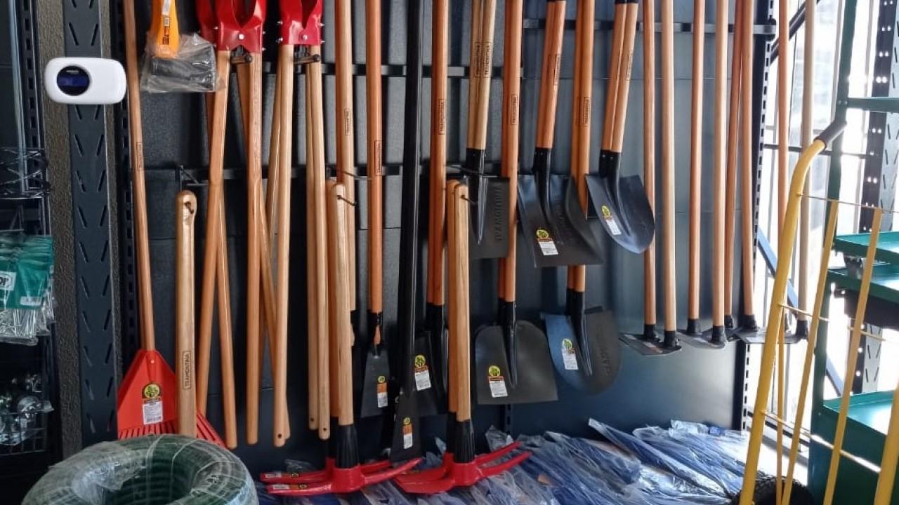 expositor para loja de ferragens