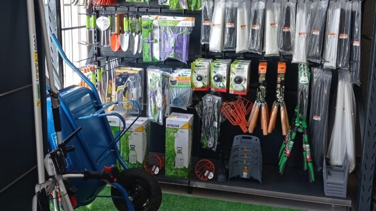 Gôndolas e Prateleiras para loja de ferragens