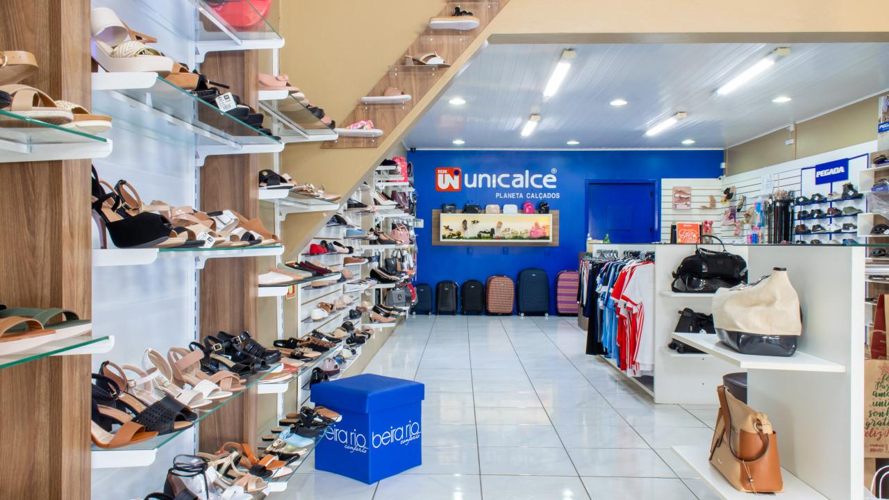 prateleiras para loja de calçados