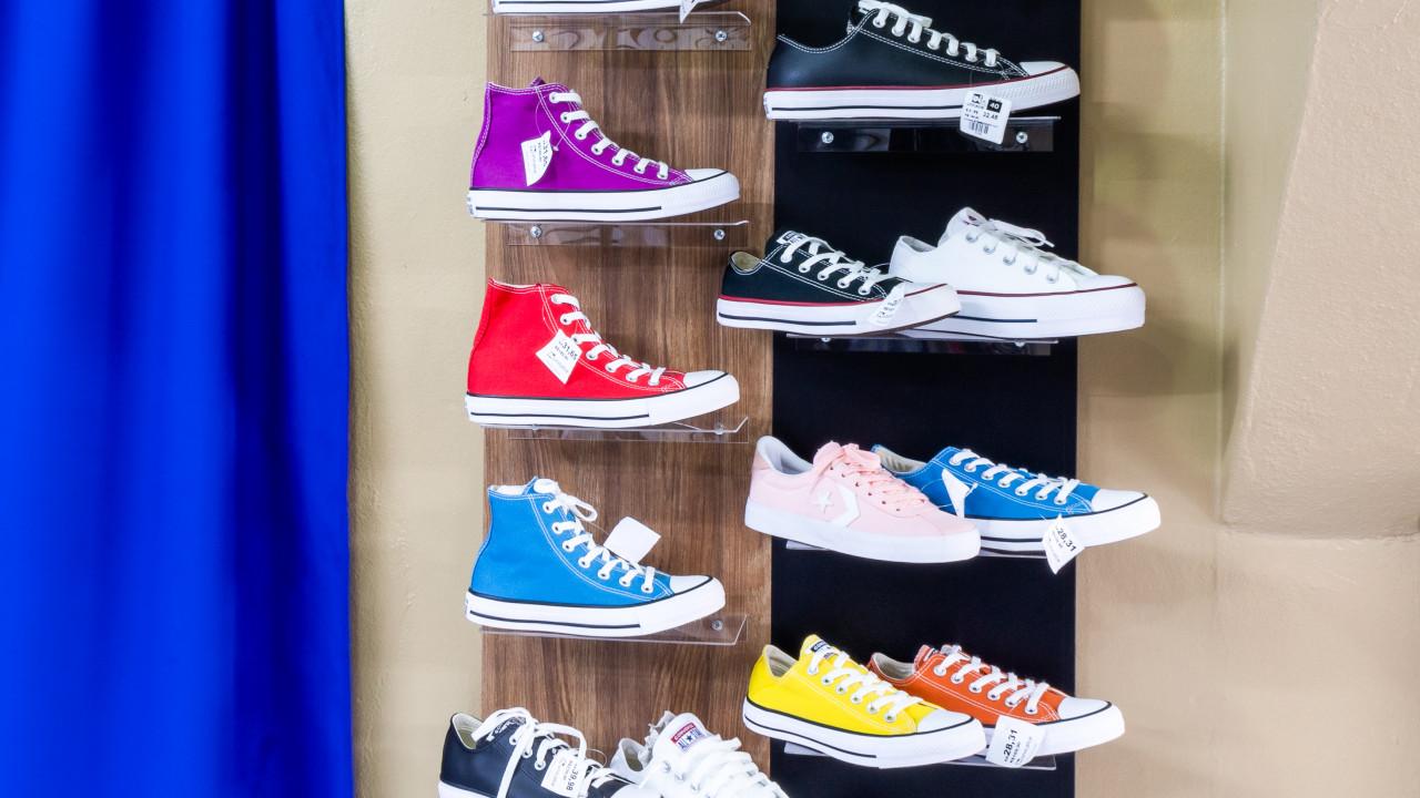 prateleiras para loja de calçados