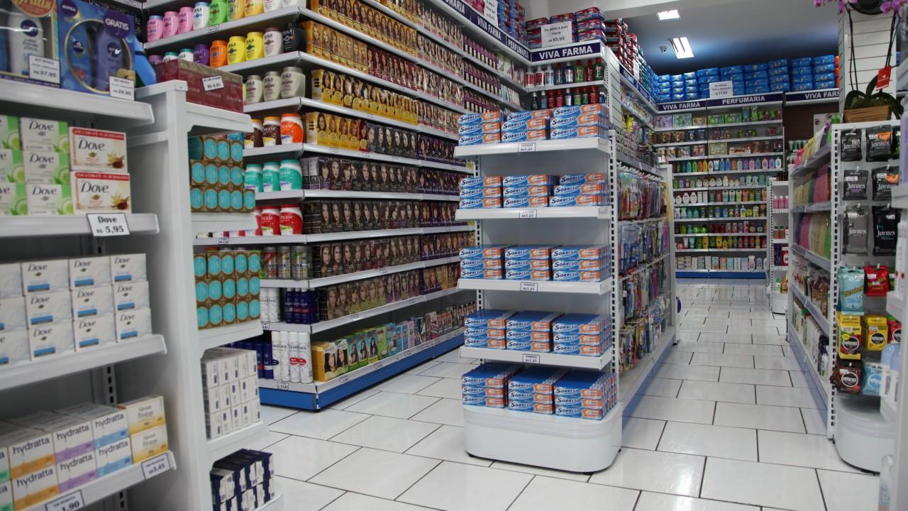 gôndola e prateleira para farmácia