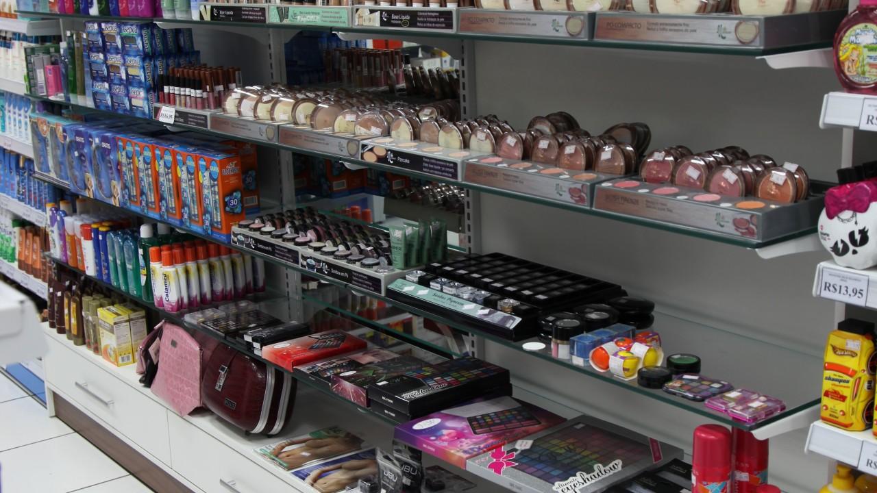 gôndola e prateleira para farmácia