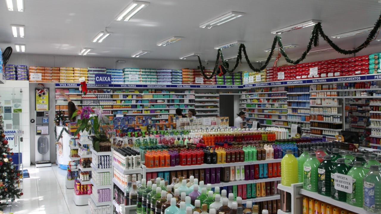 Gôndolas e prateleiras para bazar e loja de utilidades